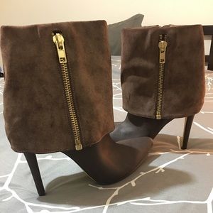 NWT MICHAEL ANTONIO POINTED TOE ZIPPER BOOTIES